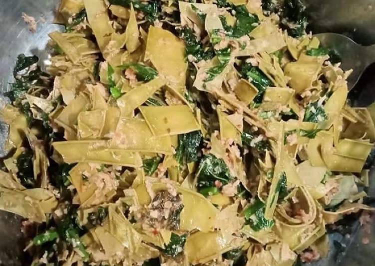 Urap lamtoro muda daun pepaya