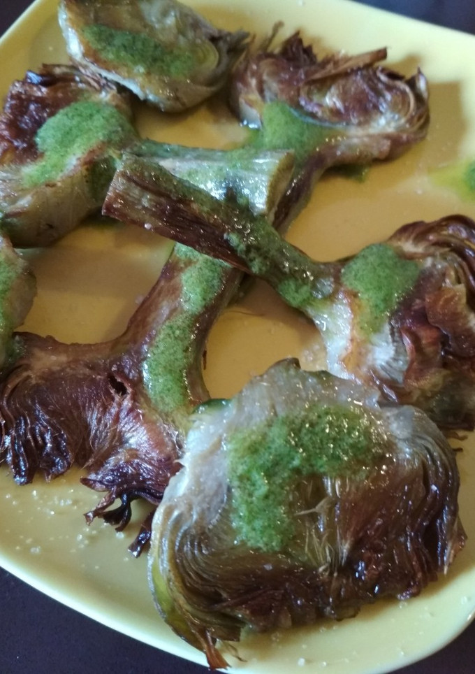 Una foto de Alcachofas con mojo verde