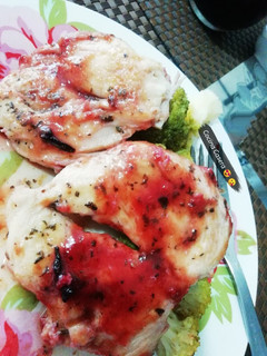 Una foto de Pechuga de pollo en salsa de ciruela 😍