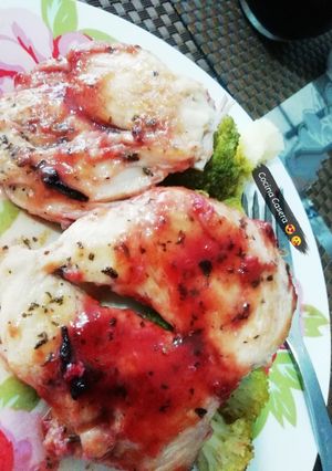 Una foto de Pechuga de pollo en salsa de ciruela 😍