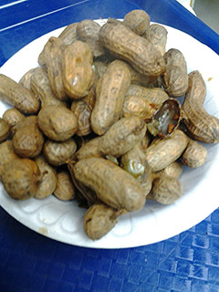 A picture of Cajun boiled peanuts.