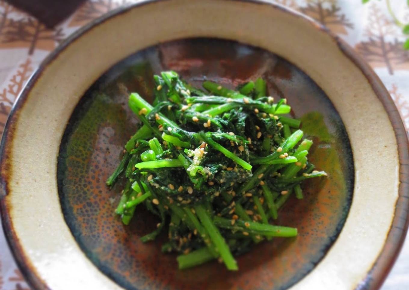 Chrysanthemum Leaf Namul (Korean-Style Salad)