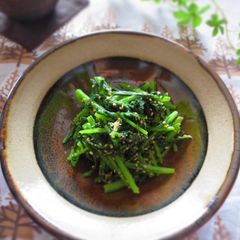 Chrysanthemum Leaf Namul (Korean-Style Salad) A picture of Chrysanthemum Leaf Namul (Korean-Style Salad).