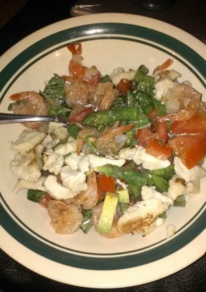 A picture of Shrimp, Tomato, Basil Salad.