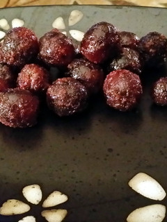 A picture of glitter grapes.
