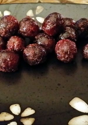 A picture of glitter grapes.