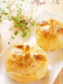 A picture of Whole Apple Pie.