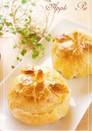 A picture of Whole Apple Pie.