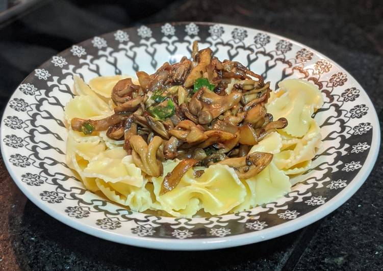 》 Macarrão gravatinha com shimeji cremoso - Gozhowgos