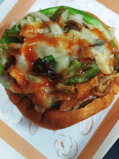 बन पिज़्ज़ा (Bun pizza recipe in Hindi) रेसिपी मुख्य फोटो