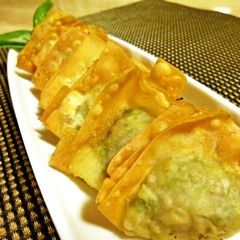 A picture of Fried Wonton Dumplings with Chrysanthemum Leaves Seasoned with Yuzu Pepper Paste.