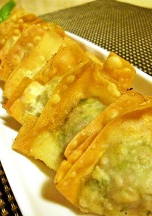 A picture of Fried Wonton Dumplings with Chrysanthemum Leaves Seasoned with Yuzu Pepper Paste.