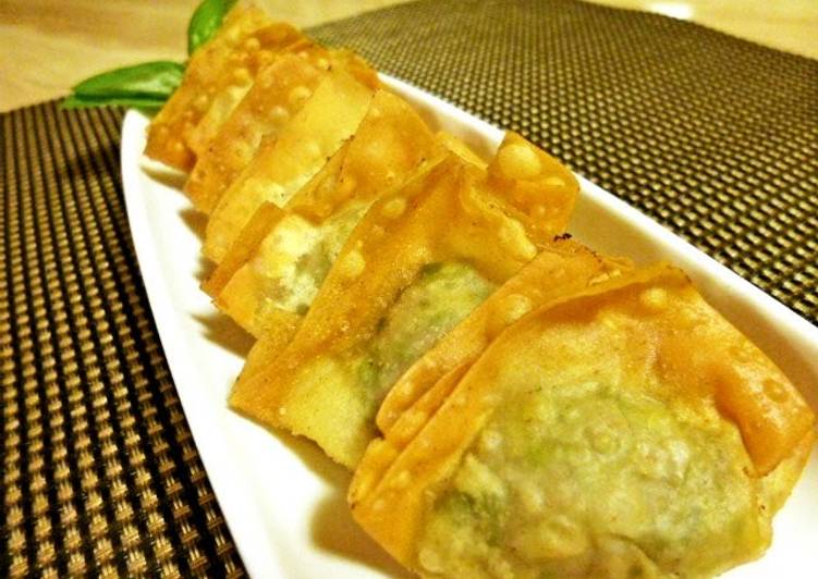 Fried Wonton Dumplings with Chrysanthemum Leaves Seasoned with Yuzu Pepper Paste