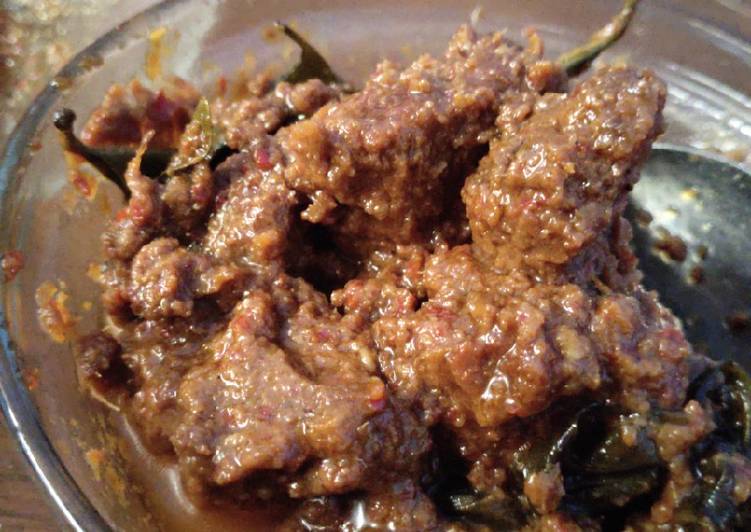 Bagaimana Menyiapkan Rendang belitung ala bunda Atha yang Menggugah Selera