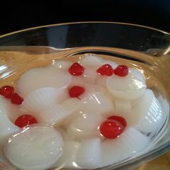 A picture of AMIEs Vanilla Jelly with Cherries.