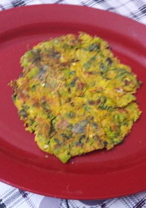 A picture of Methi.besan.sooji ka cheela.