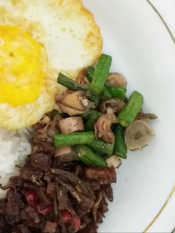 Cara Simple Menyiapkan Resep  Sayur Cumi Asin - Orek Tempe - Telur Ceplok yang Menggugah Selera, Bikin Ketagihan