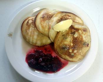 Easy Recipe Fluffy pancakes with maple syrup butter and seasonal berries Delicious Nutritious