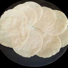 A picture of Pathiri.