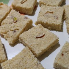 A picture of Sooji ki burfi.