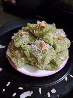 लौकी की बर्फी (Lauki ki barfi recipe in Hindi) रेसिपी मुख्य फोटो