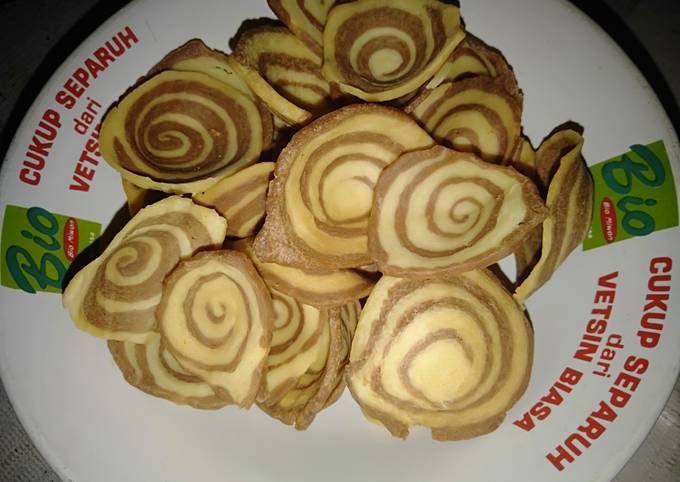 Standar Cara mudah membuat Kuping gajah tanpa telur hidangan Hari Raya yang nikmat