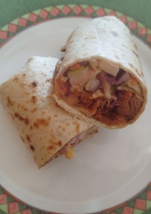 Foto di Burrito con pulled pork e coleslaw