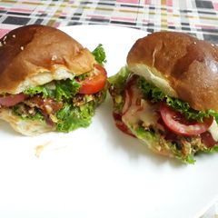 A picture of Leftover shredded meat burger...😋😋.
