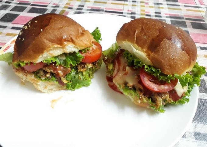 Leftover shredded meat burger...😋😋