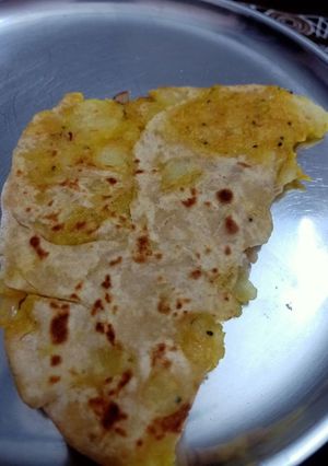 आलू पराठा (aloo ka paratha recipe in Hindi) रेसिपी मुख्य फोटो
