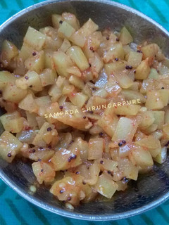 दुधी भोपळा भाजी (dudhi bhopla bhaji recipe in marathi) रेसिपी चे मुख्य फोटो