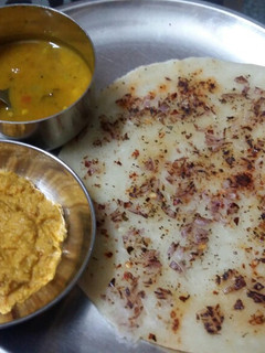 अनियन उत्तपम (onion uttapam reicpe in Hindi) रेसिपी मुख्य फोटो