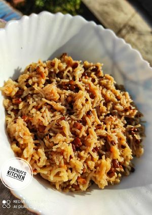 A picture of Maa dal khichdi/ Black Urad dal khichdi.