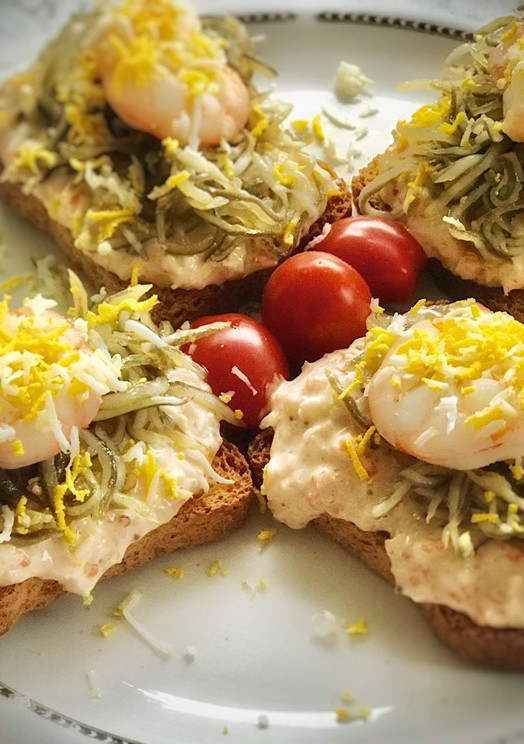 Una foto de Tosta de gulas