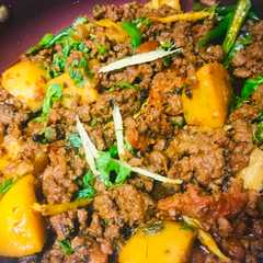 A picture of Dhabba style aaloo qeema.