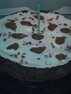 Una foto de Torta brownie alfajor