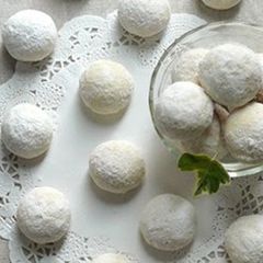 A picture of Light Crispy Snowball Cookies.