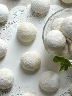 A picture of Light Crispy Snowball Cookies.