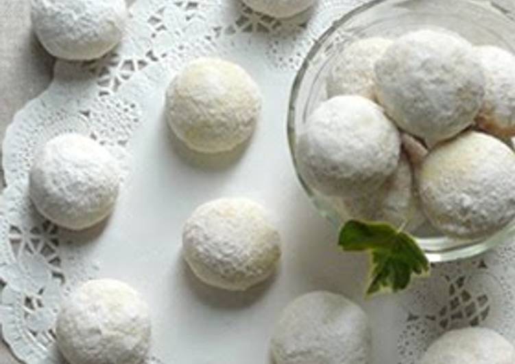 Light Crispy Snowball Cookies