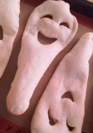 A picture of Ghost-Shaped Naan for Halloween Curry.