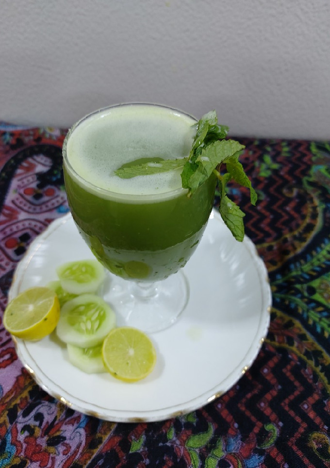A picture of Refreshing Cucumber and mint lemonade.