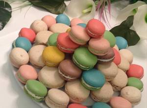 Hình của món Bánh Macarons bảy sắc cầu vồng.