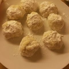 A picture of Mum's Mexican Wedding Cookies aka Russian Teacakes.
