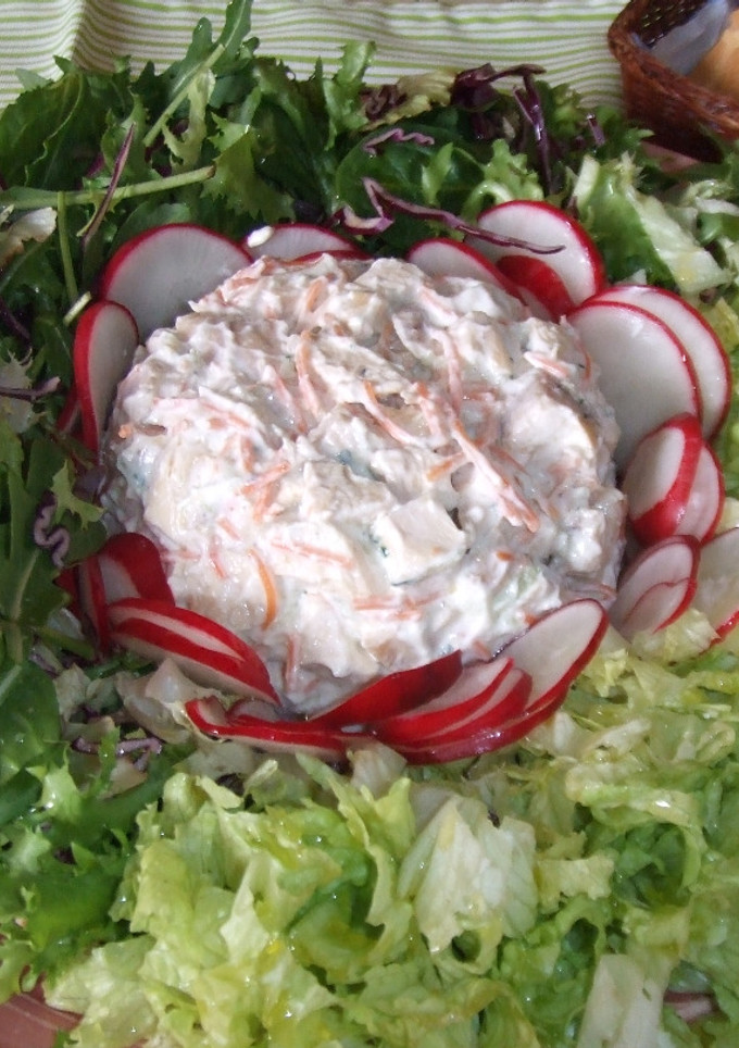 Una foto de Ensalada de pollo con tzatziki