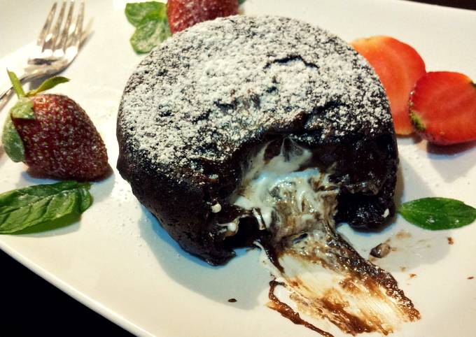 Recipe of Quick Molten Marshmallow-Chocolate Cakes
