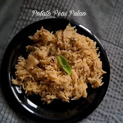 A picture of Potato Peas Pulao.