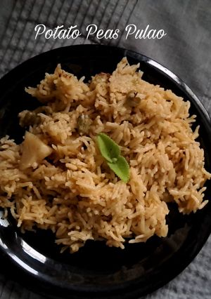 A picture of Potato Peas Pulao.