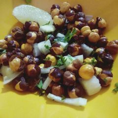 A picture of Bhuna chana chat.