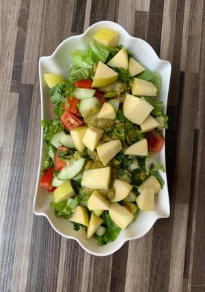A picture of Greenish Salad.