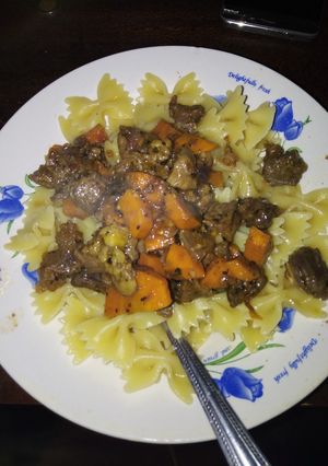 A picture of Pasta and beef carrot ragout.